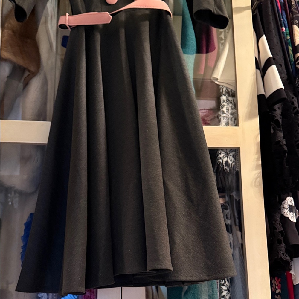 Bettie Page Grey Dress with Pink Details - Picture 3 of 10